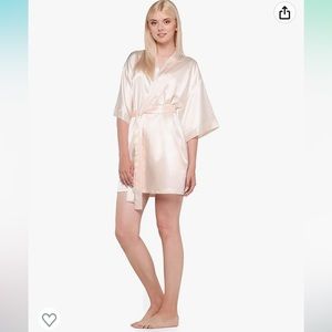NEW! SATIN KIMONO ROBE FOR BRIDES AND BRIDESMAIDS IN WHITE PEACH | SIZE S/M